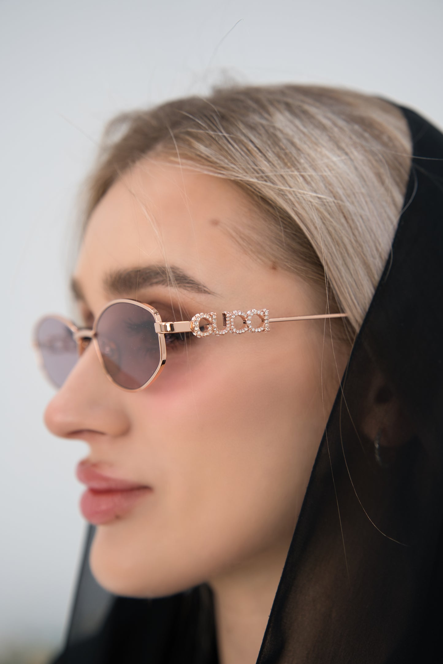 GUCCI Oval frame sunglasses